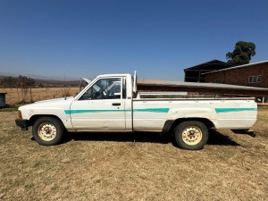 1X TOYOTA HILUX 2.4D - NO PAPERS (HGG 496 GP)