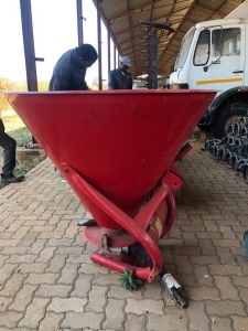 1X NORDAGRI FERTILIZER SPREADER 300L