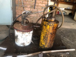 2X GREASE PUMPS GREASE PUMPS x 2