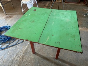 1X GREEN TABLE GREEN TABLE