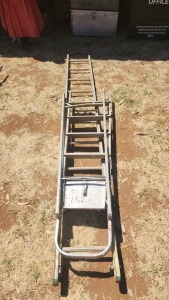 1X JOB LOT LADDERS