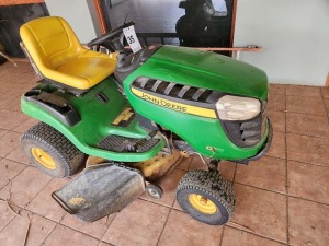 John Deere D125 Lawnmower