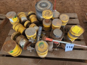 17 - ITEMS Hydraulic jacks