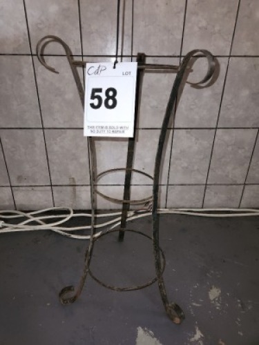 Job Lot - 16 X Iron Pot Stand