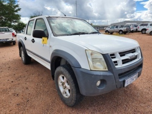 1 - ITEM Isuzu Double cab 250LE D Teq, 2015 model, runner(See Description)