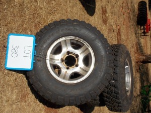 1X 4 xMud terrain cruiser mags and tyres (Job lot)