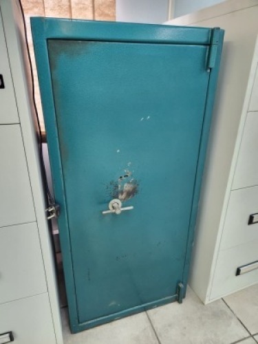 1 - ITEMS Safe (SEE DESCRIPTION)
