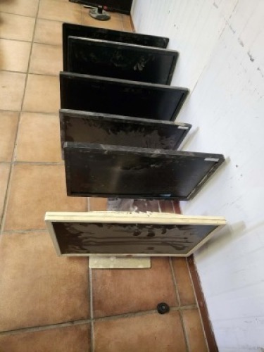 10 - ITEMS PC Monitors (SEE DESCRIPTION)