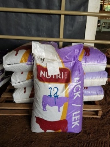 LOT&nbsp; 12&nbsp;7 X NUTRI FEEDS - WINTER 40 VOER KOOPERASIE / DANIELLE JANSEN VAN RENSBURG