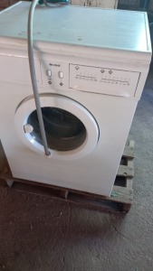 AUTOMATIC WASHING MACHINE