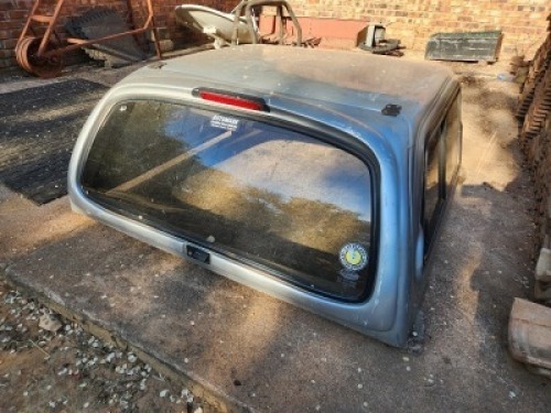 FLOOR ITEM - 1 X Toyota KZTE Double Cab Fiberglass Canopy