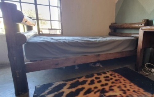 FLOOR ITEM - 1 X Bunk Beds / Single Beds with Desk