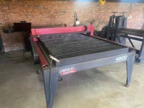 FLOOR ITEM - 1 X CNC Plasma Cutter