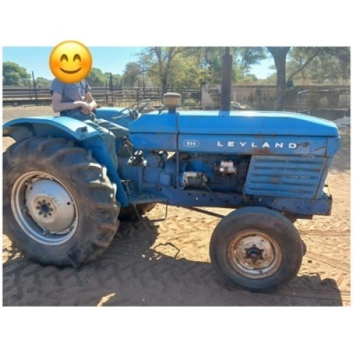 CATALOGUE ITEM - 1 X Leyland 255 Tractor