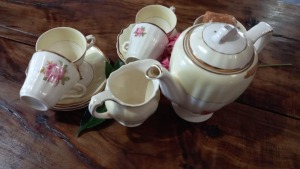 ANTIQUE CROCKERY PINK