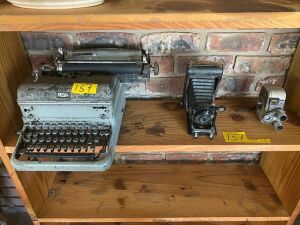 JOB LOT - TYPEWRITER & ANTIQUE CAMERA'S