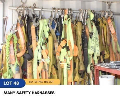 1 X MANY SAFETY HARNASSES SARINE CONSTRUCTION