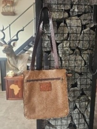 1 X OSTRICH & ELAND LADIES HAND BAG Spirit of Africa Taxidermy