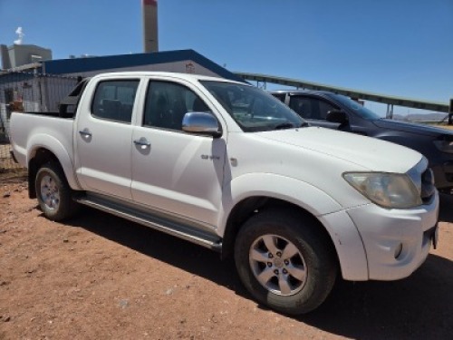 1 x Toyota Hilux Double Cab 2.7 VVTI - Roadworthy - See Description