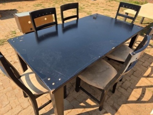 1 X DININGROOM TABLE & 6 CHAIRS DENISE KLOPPERS (Per animal to take the lot)