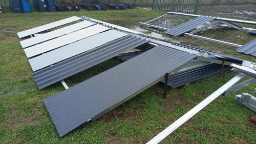 1 X 4mx6m steel structure with corregated chromodeck mixed colours sheet height 3m Vanderbijlpark