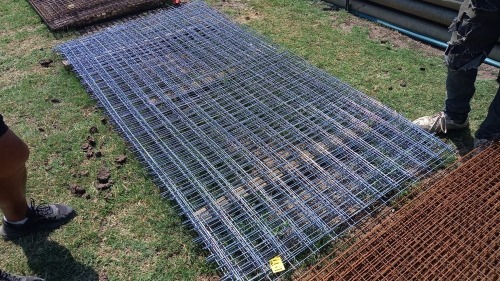 1 X 2mx2.4m galvanised mesh 100mmx100mm hole 4mm thick Vanderbijlpark