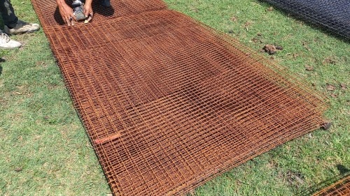 1 X 1.8mx1.2m mesh 25mmx50mm 3mm hole thick Vanderbijlpark