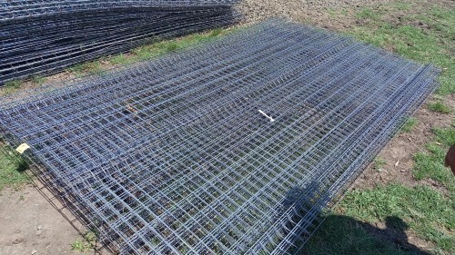 1 X 3mx1.8m Clearview 100mmx50mm hole 3mmx2.5mm thick Vanderbijlpark