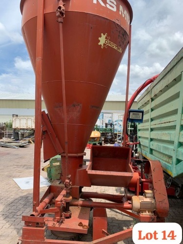 WITHDRAWN - 1 X Feed Mixer Machine Vladoo (Feed Center)