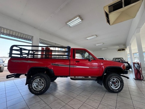 1 X Toyota Hilux S/C 2.2 4x4 Upington