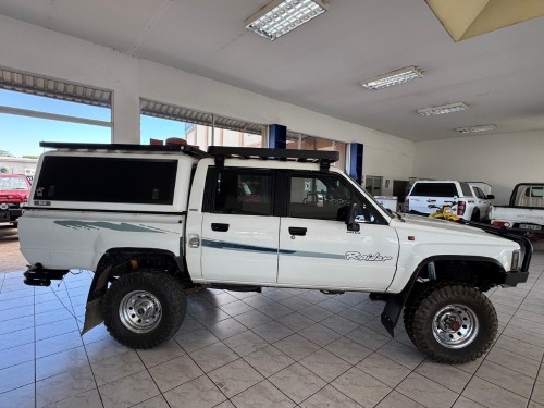 1 X Toyota Hilux D/C 2.2 4x4 Upington