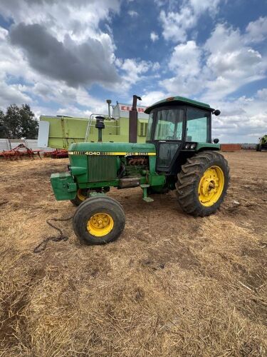 1 X John Deere 4040 Henneman