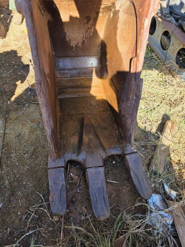 1 X Excavator rock bucket Bloemfontein onsite