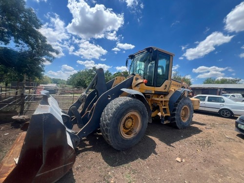 1 X VOLVO L90F Front end Loader Parys