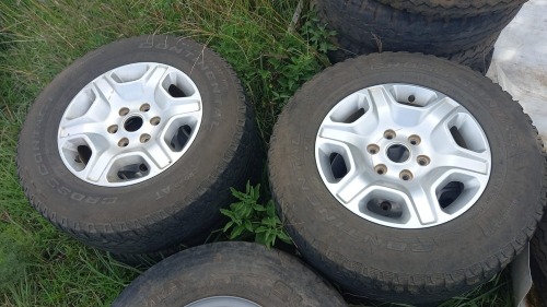 WITHDRAWN - 1 X Ford ranger 265/65 R 17 112 tyres met rims x4 Potchefstroom