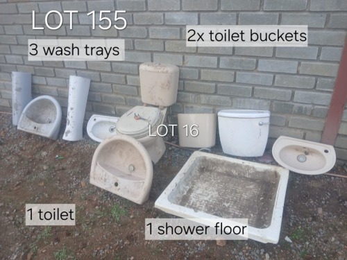 1 X SEVERAL TOILET ACCESSORIES Fanie Grobler