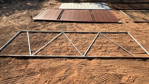 1 X Gate x 1 Novaterra Agri 4.20m x 1.20m