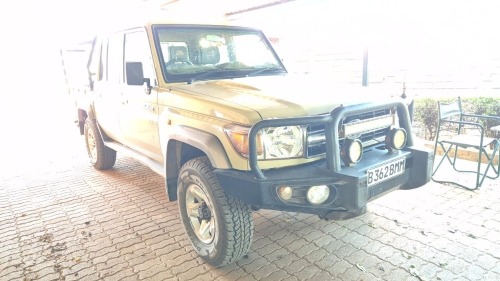 1 X Toyota land cruiser double cab pick up