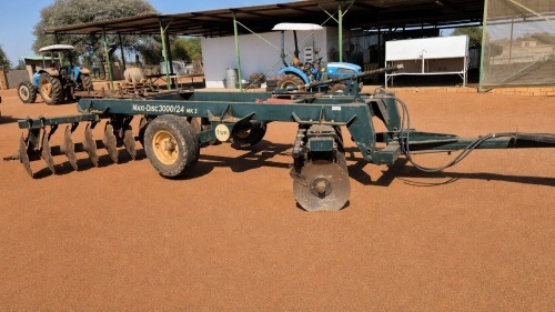 1 X Maxi-Disc 3000/24 disc harrow