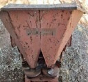 1 x FERTELIZER SPREADER P800 MOGOL CLUB (Per stuk om te neem/Per Piece to take the lot)