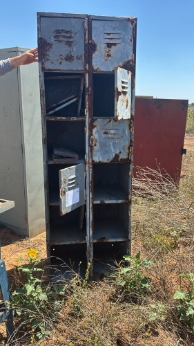 1 X STAAL KABINET Banie Erasmus