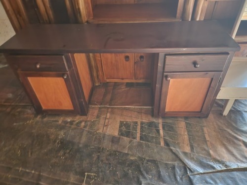 1 X Hout tafel met deurtjies