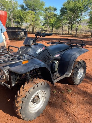 1 X Linhai Rustler 4 Wiel Motorfiets