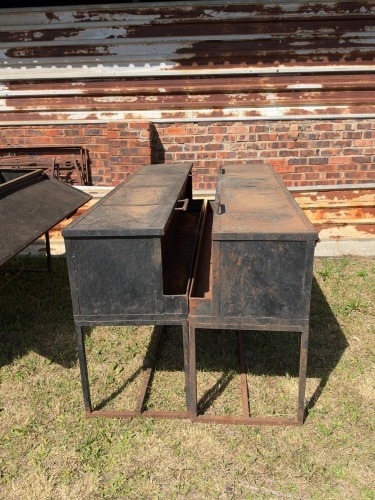 2 X Steel self feeders, 2.0 m &times; 0.5 m F2 BOERDERY (Pay per item to take the lot)