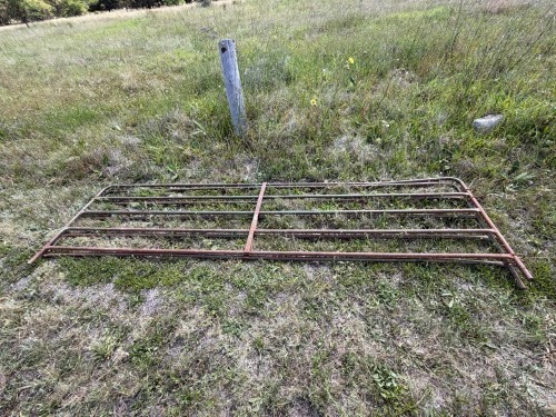 2 X Small stock gate - kleinveehekkies3.0 m &times; 0.9 m CDP AUCTIONEERS (Pay per item to take the lot)