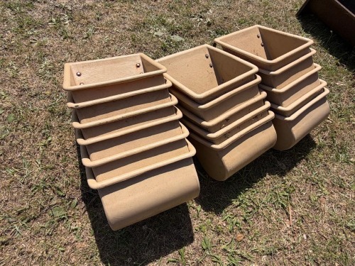 16 X Plastic hanging buckets, khaki colour F2 BOERDERY (Pay per item to take the lot)