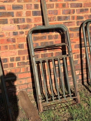 2 X Taltec small stock dropgate sliders with gates F2 BOERDERY (Pay per item to take the lot)