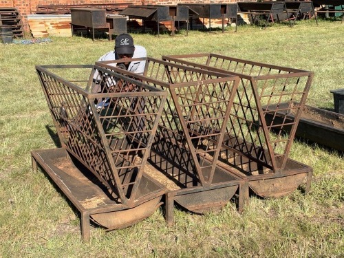 3 X Hay Feeders &ndash; 1.5 m &times; 0.5 m (Conveyor needs attention) F2 BOERDERY (Pay per item to take the lot)
