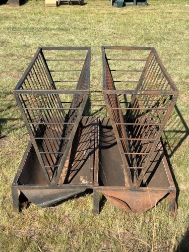 2 X Hay Feeders &ndash; 1.5 m &times; 0.5 m (Needs attention at bottom) F2 BOERDERY (Pay per item to take the lot)