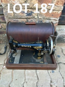 1 x Old Singer Sewing Machine Pam Du Plessis